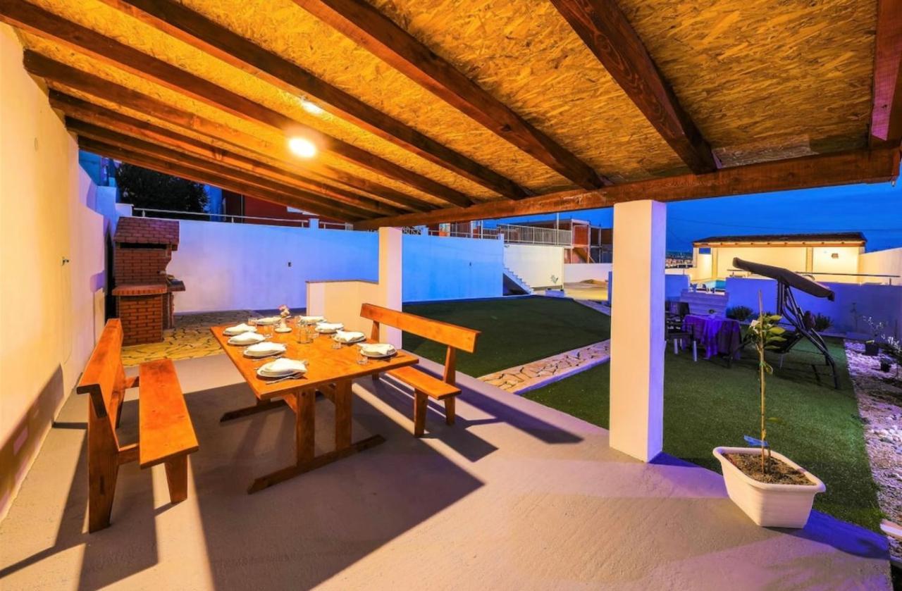 Villa Ana Kaštel Sućurac Bagian luar foto